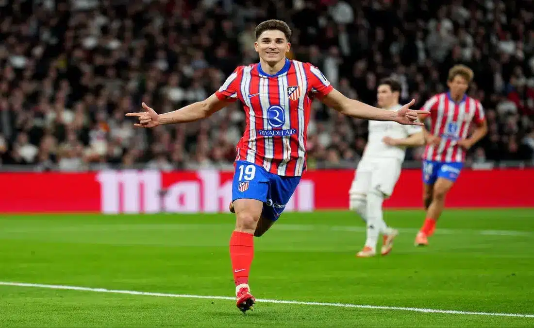 أتلتيكو مدريد يتمسك بألفاريز رغم رغبة برشلونة